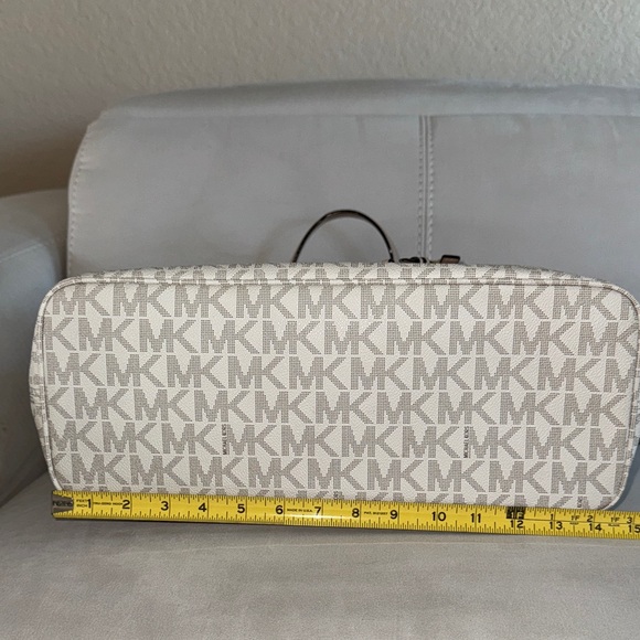 Michael Kors Cream Monogram Travel Tote Bag Purse - Picture 3 of 8